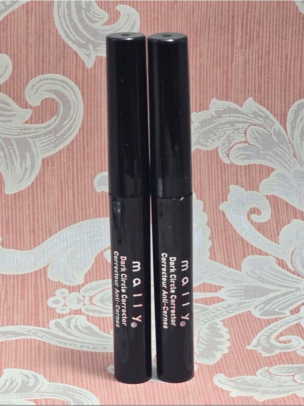 2X Mally- Dark Circle
Corrector - color is deeper  - 0.08 Fl
Oz ~ RARE ~NO BOX